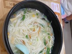 -花馬肆.云南过桥米线(汉神购物广场现场熬汤店)
