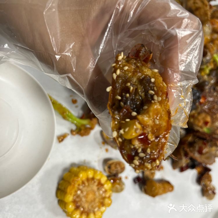 一百左右在青岛吃这么一大桌子海鲜是什么体验!