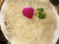 -老牌坊云南鱼豆花火锅(哈西万达店)