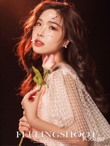 很多集美们在拍照的时候，总会遇到不知道如何找准眼神的
