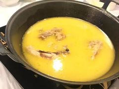 -鲜入围煮花胶鸡海鲜火锅