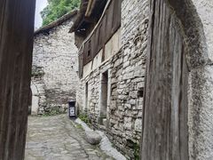 -高荡千年布依古寨旅游景区