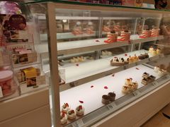 面包甜点陈列柜-好利来(八里庄店)