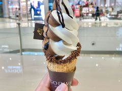 香草黑巧双重口味软冰淇淋-GODIVA(国际金融中心店)