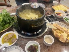 -鲁朗纳麦石锅鸡庄园