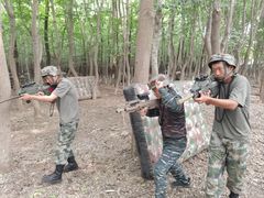 -亲兄弟真人CS团建拓展基地