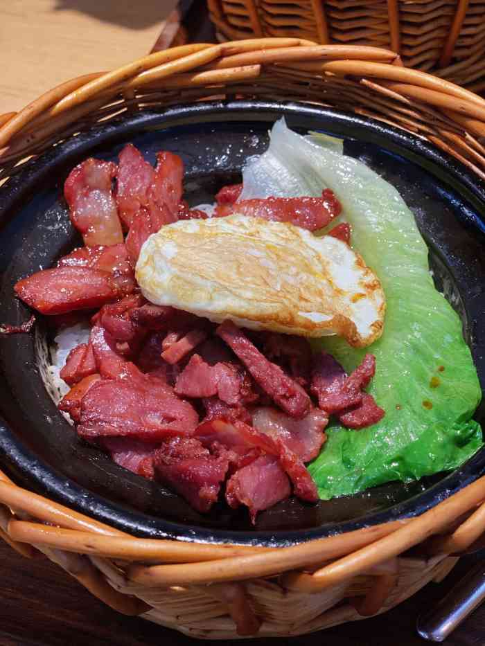 福仔叉烧煲仔饭-"本来想去隔壁吃东北菜,但是人比较多就无意.