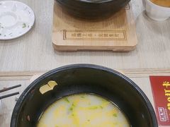 -花馬肆.云南过桥米线(汉神购物广场现场熬汤店)