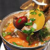 羊肉包子桌上摆!