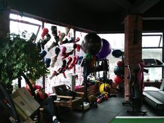 器械区-GYMPLUS私教健身会馆(大悦城店)