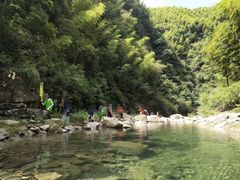 -安吉龙王山峡谷漂流