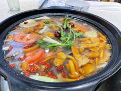 山菌牛肉汤锅-九寨沟特色牦牛肉汤锅