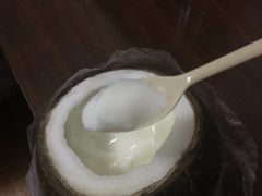 -志龙皇冠吃货椰子铺