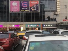 -沃尔玛购物广场-停车场