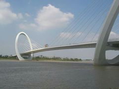 -南京眼步行桥