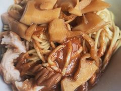 -松树干拌面店