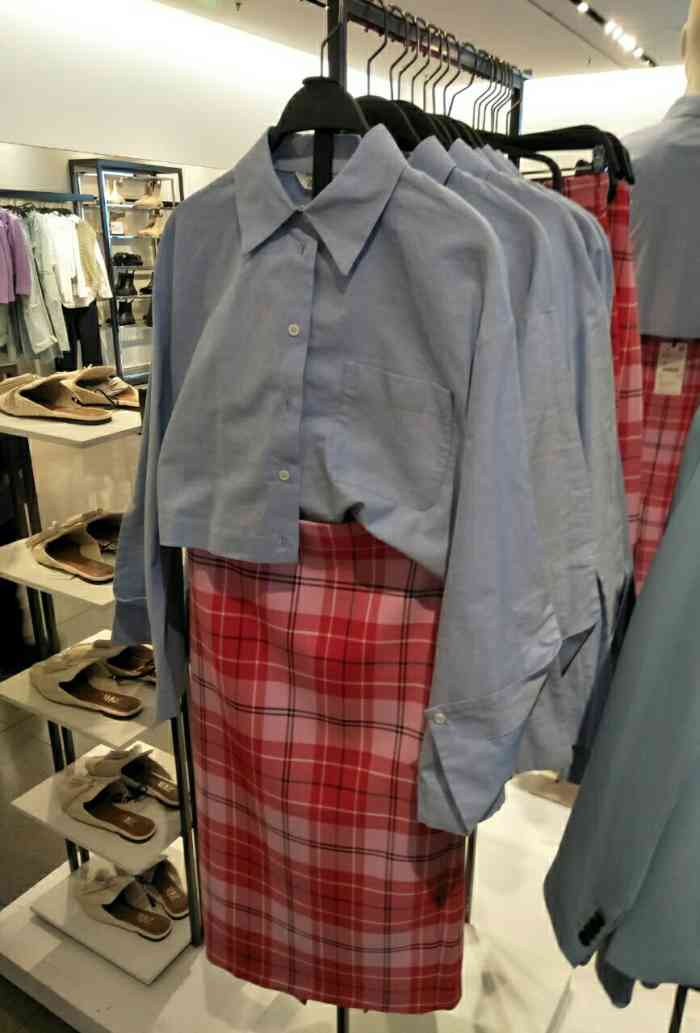 zara(西单大悦城店)-"zara 衣服款式真多,但是打折的衣服质.