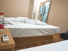 -7天连锁酒店(上海徐家汇龙华路地铁站店)