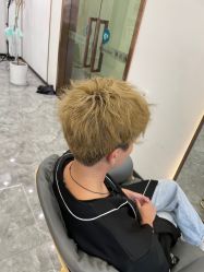 -V8潮牌·接发烫染连锁