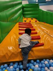 -莫莉幻想儿童乐园(武汉经开永旺店)