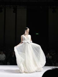 -Renee芮亦婚纱