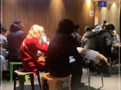 等位区-海底捞火锅鲜切牛肉主题店(长寿路店)