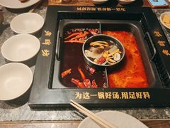 -老牌坊云南鱼豆花火锅(哈西万达店)
