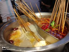 鸳鸯锅-让签签飞小郡肝串串香(春熙路形象店)