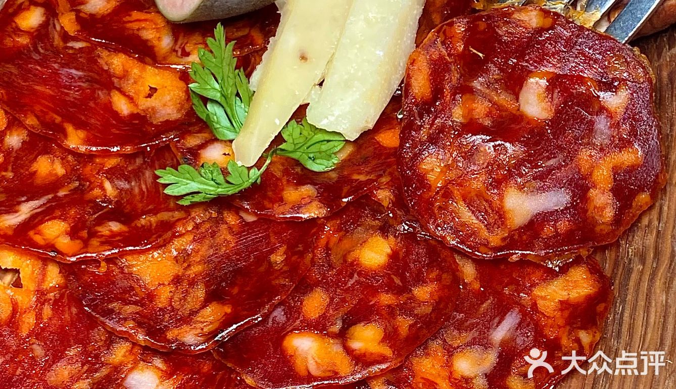 双子塔下的这家餐酒吧尊的美呆！！