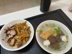 -松树干拌面店