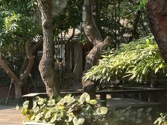 -Chom Cafe and Restaurant