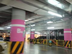 -白玉兰广场停车场