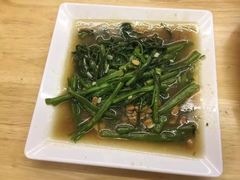 -J Daeng Seafood
