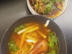 香辣牛骨汤面-贡梅老面馆·蟹粉面·无锡特色小吃(南长街主推店)