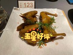 海盐焗乳鸽-小炳胜(卓悦中心店)