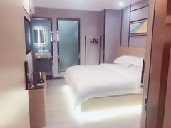 -轻奢·全曼酒店(深圳坂田北地铁站店)