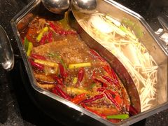 麻辣拼清汤锅底-新花城蟹粉馆(乌鲁木齐店)