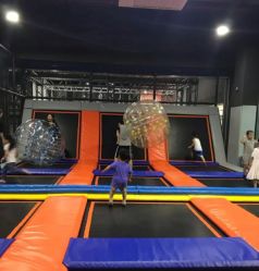 -蹦贝运动中心·蹦床·攀岩·闯关(龙岗店)