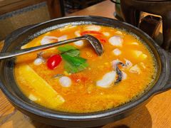 -云海肴·汽锅鸡·云南菜(天山百盛优客店)