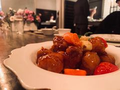 椰果菠萝咕噜肉-闻见中国海南菜(K11店)