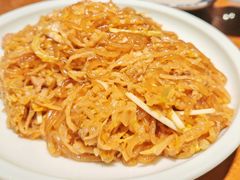五花肉炒酸菜粉-95号酱骨·一块豆腐(展春园西路店)