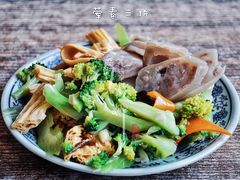 荤素三拼-门框胡同百年卤煮(新街口店)