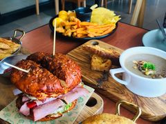 薯角-魏斯理汉堡(西安沣东吾悦店)