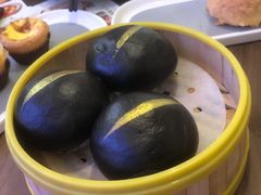 黑金流心奶黄包-蝴蝶里·粤菜·点心(龙湖杭州金沙天街店)