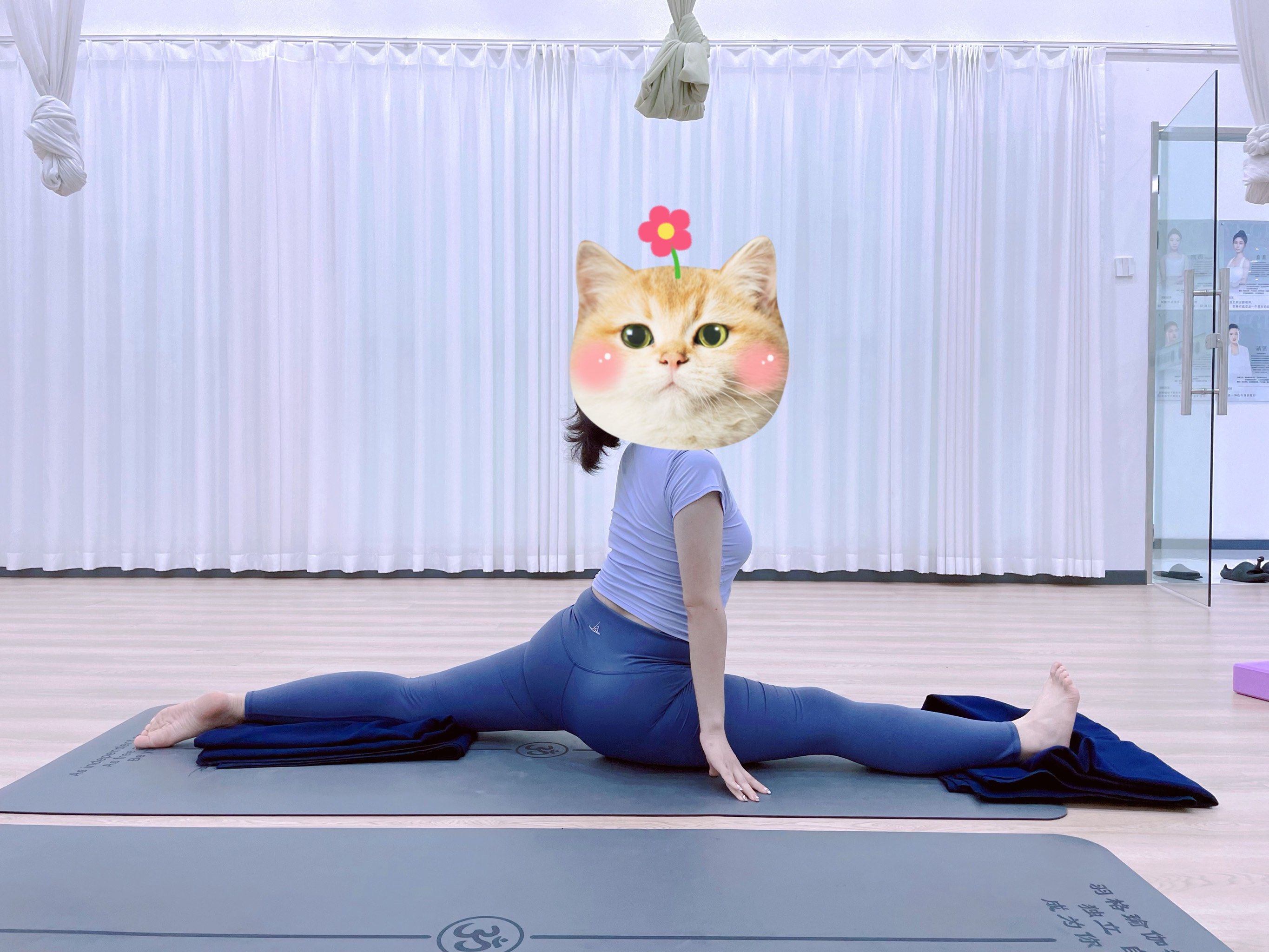 羽格瑜伽的老师特别专业,没有练习多久,就可以竖叉,没有想到哦