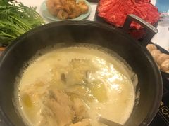 -鲜入围煮花胶鸡海鲜火锅