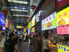 -泰龙城小吃街