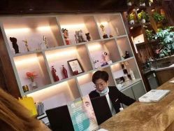 -PE SALON