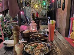 -SISTERS BAR RESTAURANT川意酒馆(嘉善老市H楼店)