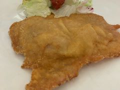 崇明生态猪炸猪排配辣酱油-红房子西菜馆(淮海中路店)
